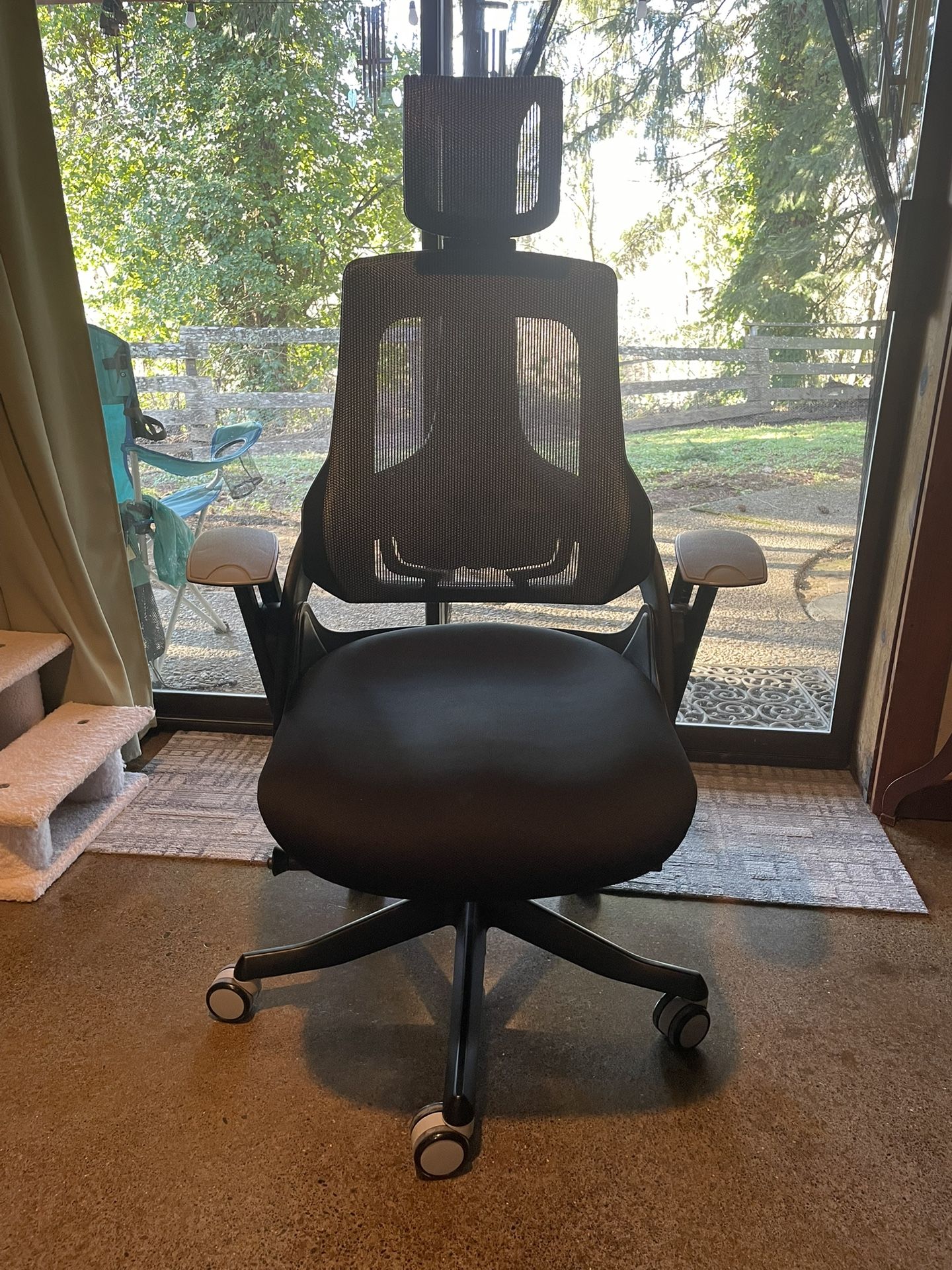 Uplift Pursuit Ergonomic Desk Chair