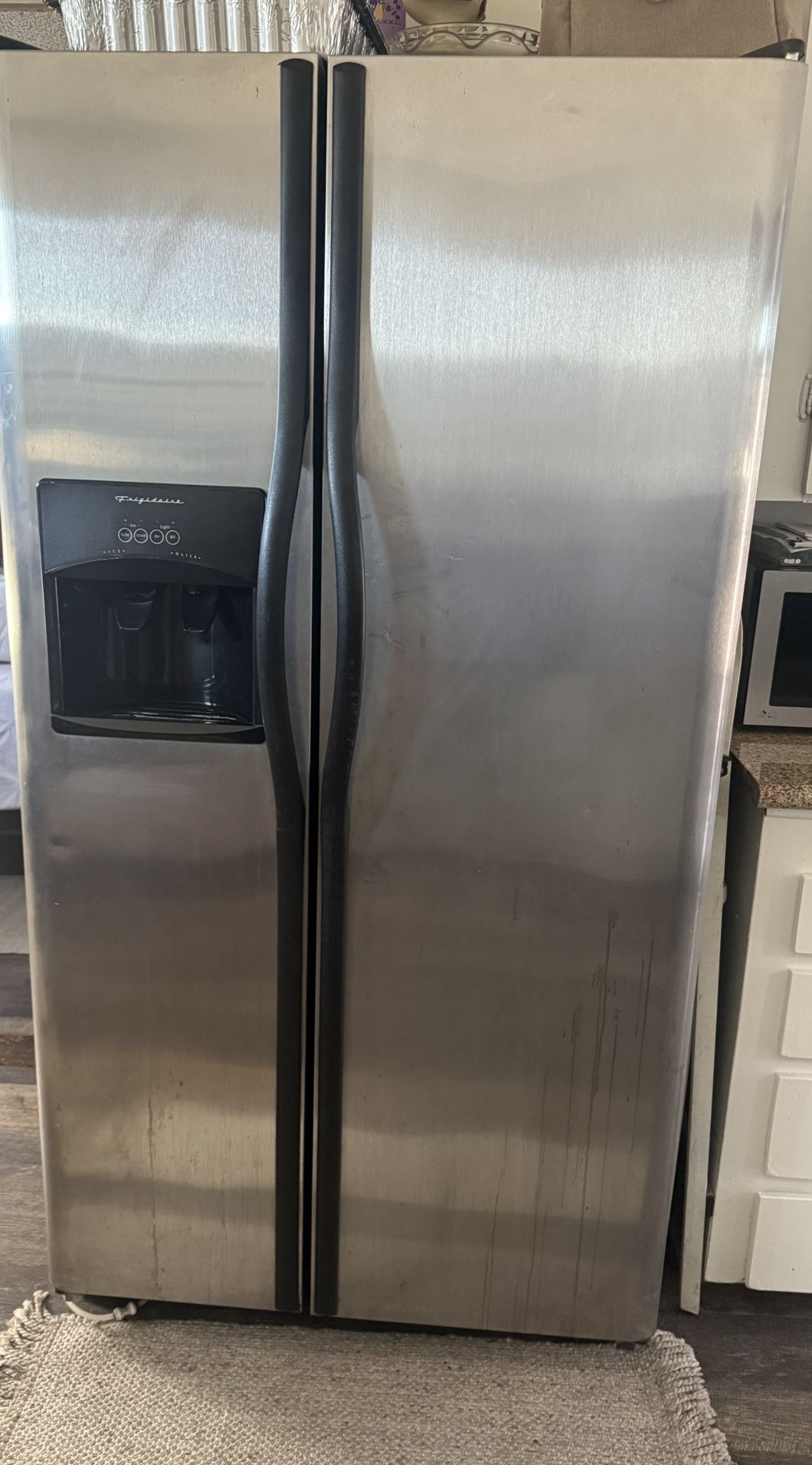 $100 Frigidaire Refrigerator 