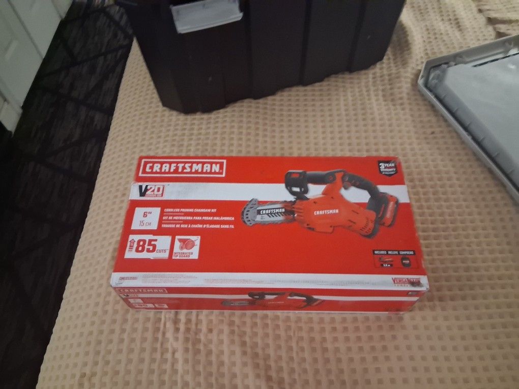 **BRAND NEW IN THE BOX Craftsman 6" Cordless Pruning Chainsaw