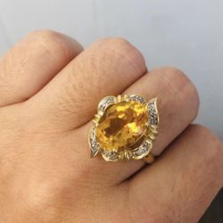 14k Gold ring With Yellow Stone