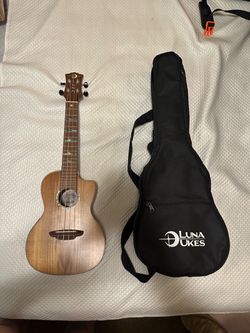 Luna ukulele