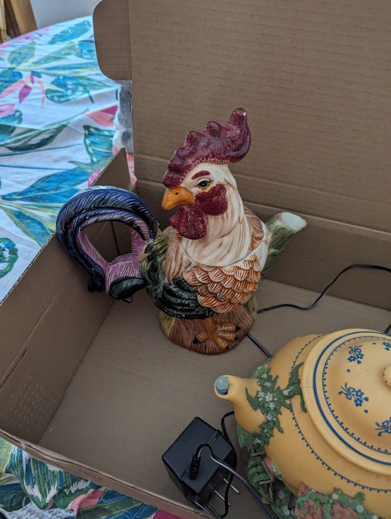 Rooster And Flower Tea Pot 