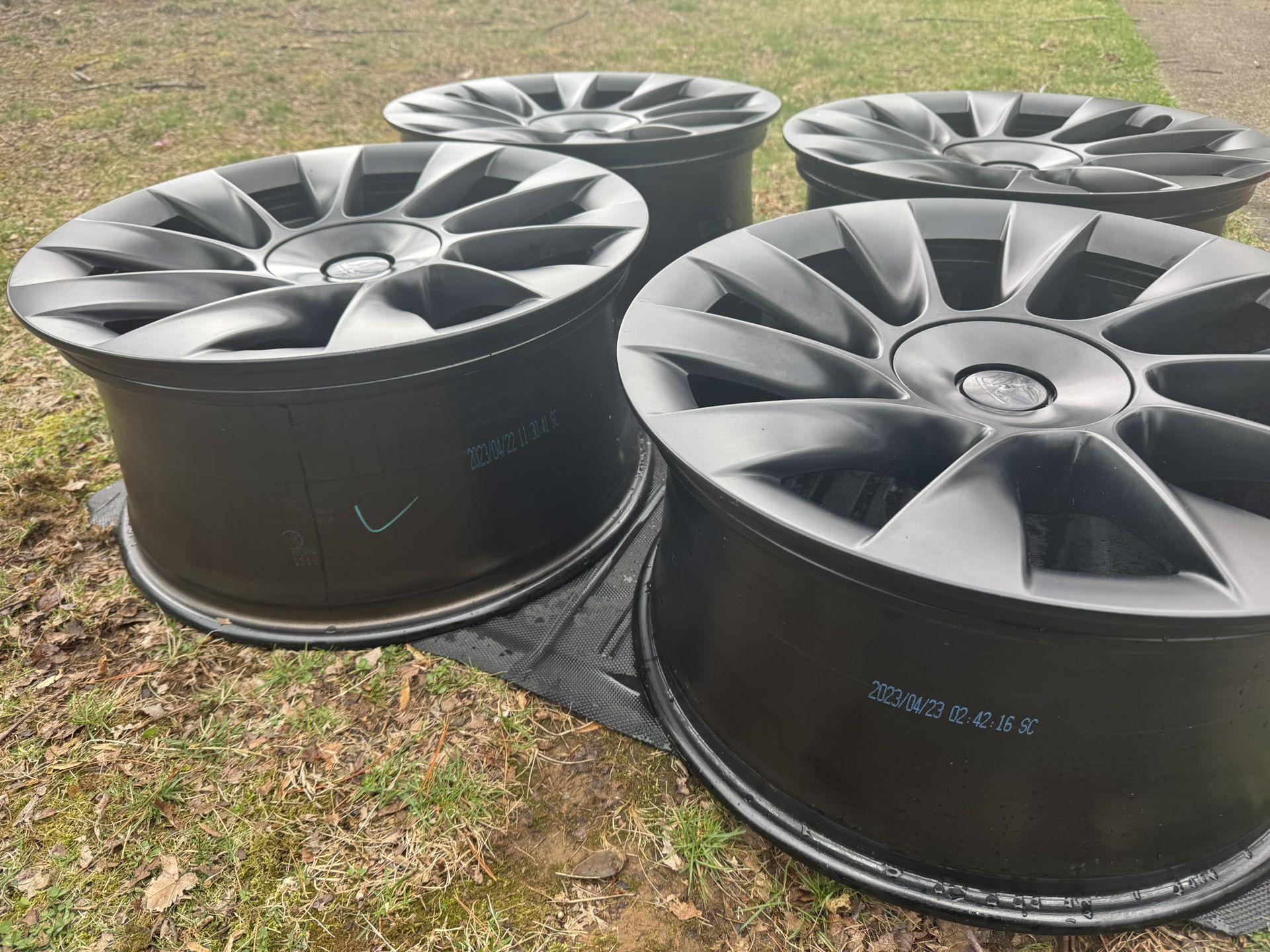 4 - 2023 tesla model y wheels 20 oem