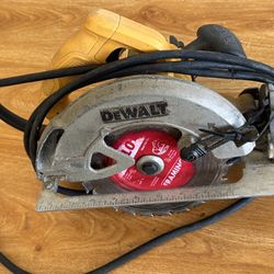 DEWALT Corded Circular Saw 