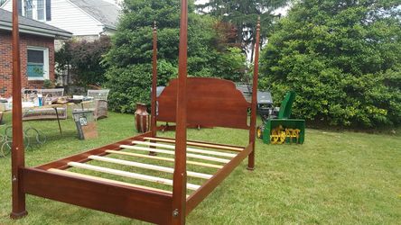 Queen Size Maple Bed