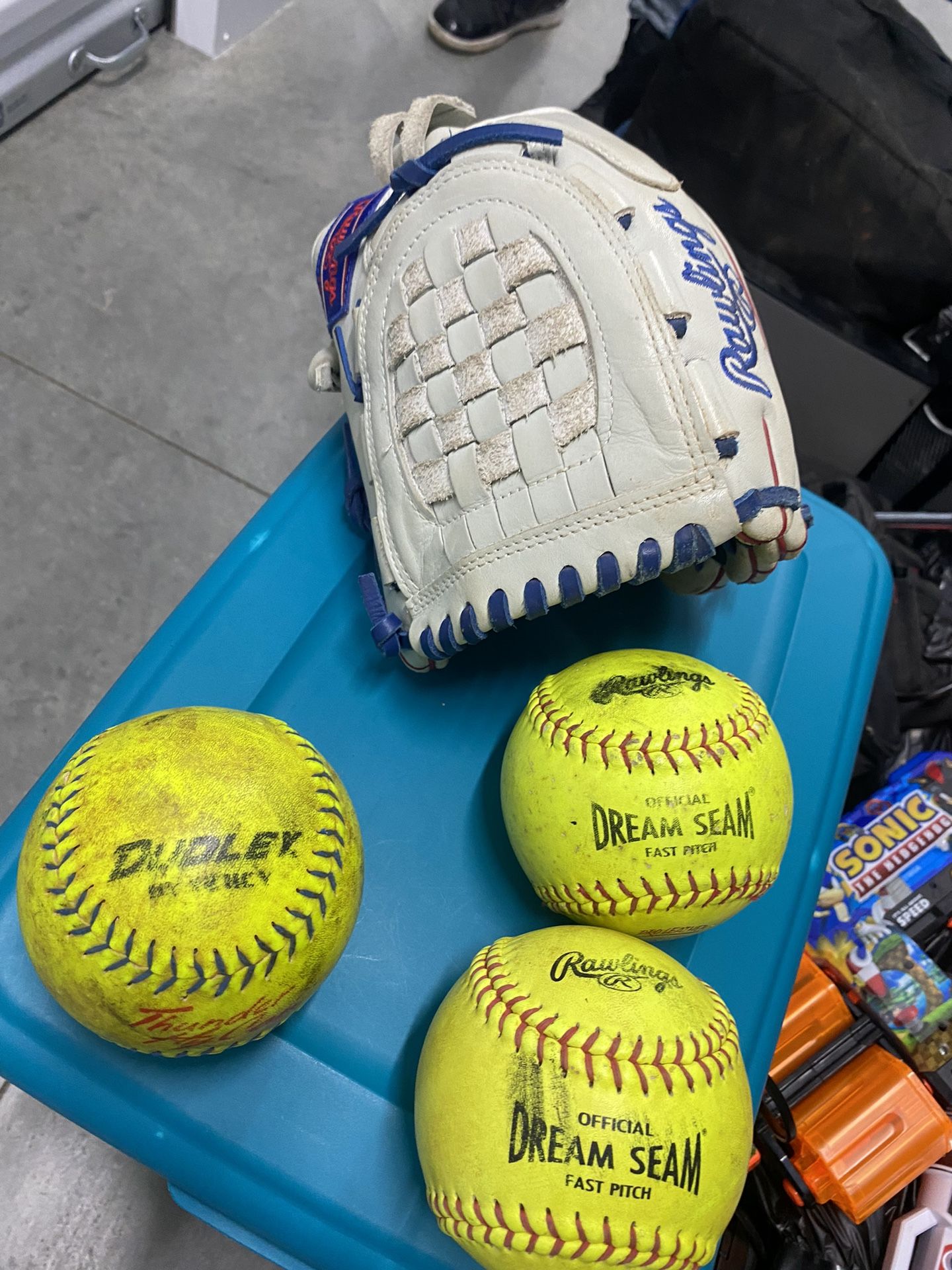 Rawlings Baseball Glove ( Good Condition! )