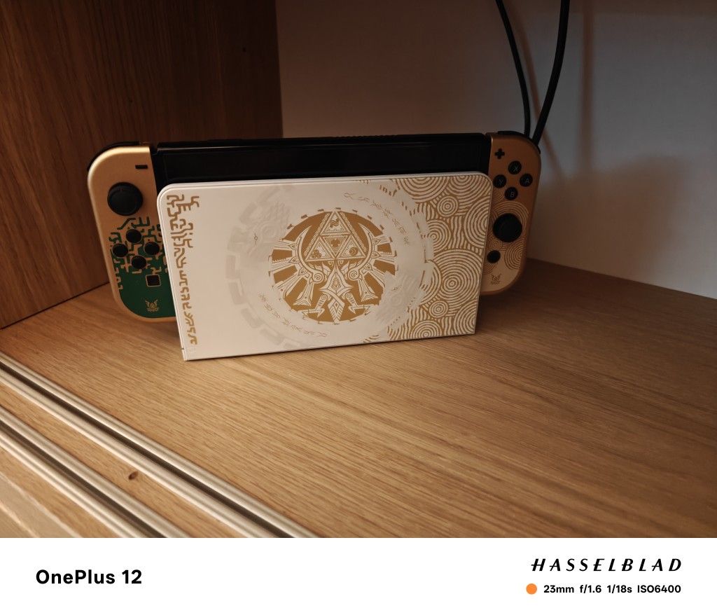 OLED Nintendo Switch (Tears of the Kingdom)