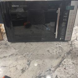 Emerson microwave oven. Very clean. Hardly used