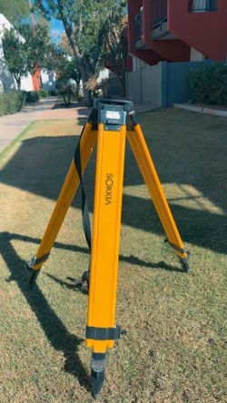 SOKKIA SK-15 PROFESSIONAL WOOD/FIBERGLASS QUICK-CONNECT TRIPOD