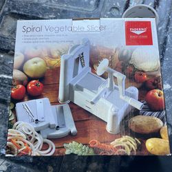 Paderno spiral vegetable slicer