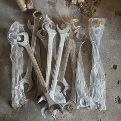 Big Wrenches Big Ratchet And Brand New dewalt Tool Belt