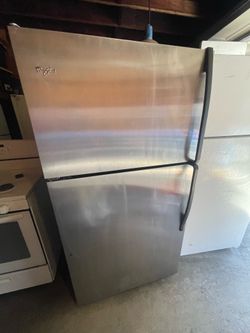 Top freezer refrigerator good condition 3 months warranty delivery aviable