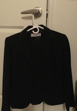 Tahari size 4 black jacket n skirt