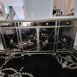 Mirrored Sideboard- 70x16x38 