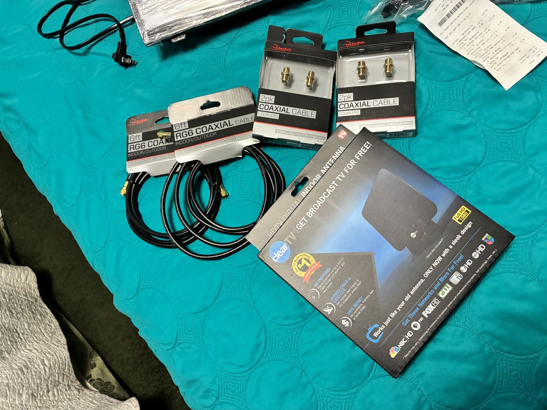 ❤️♥️❤️♥️❤️♥️💕 2—-28” tvs and accessories. $90 for the new TV that is not enclosed in its box and $120 for the TV that is still closed in its box. The