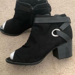  Black Lateral Zipper Shoes 