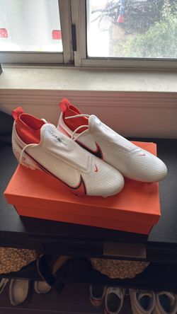 Nike football cleats size 8