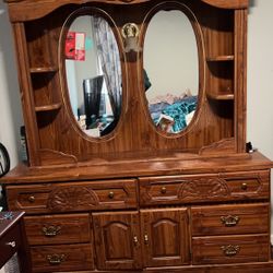 Dresser With Mirror 