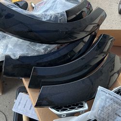 2010-2013 Land Rover Lr4 Fender Flares In Black