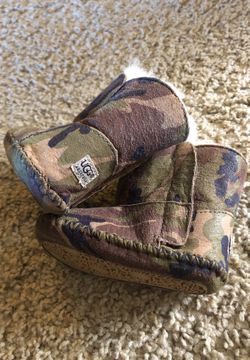 Baby Ugg’s size 2/3