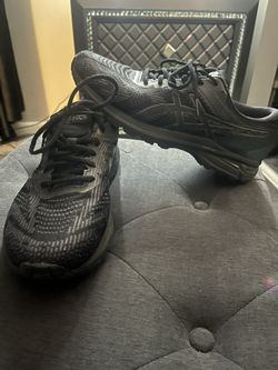 Men’s 10 1/2 Black ASICS Sneakers