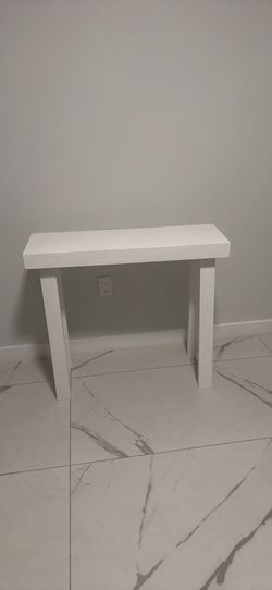 White entry table