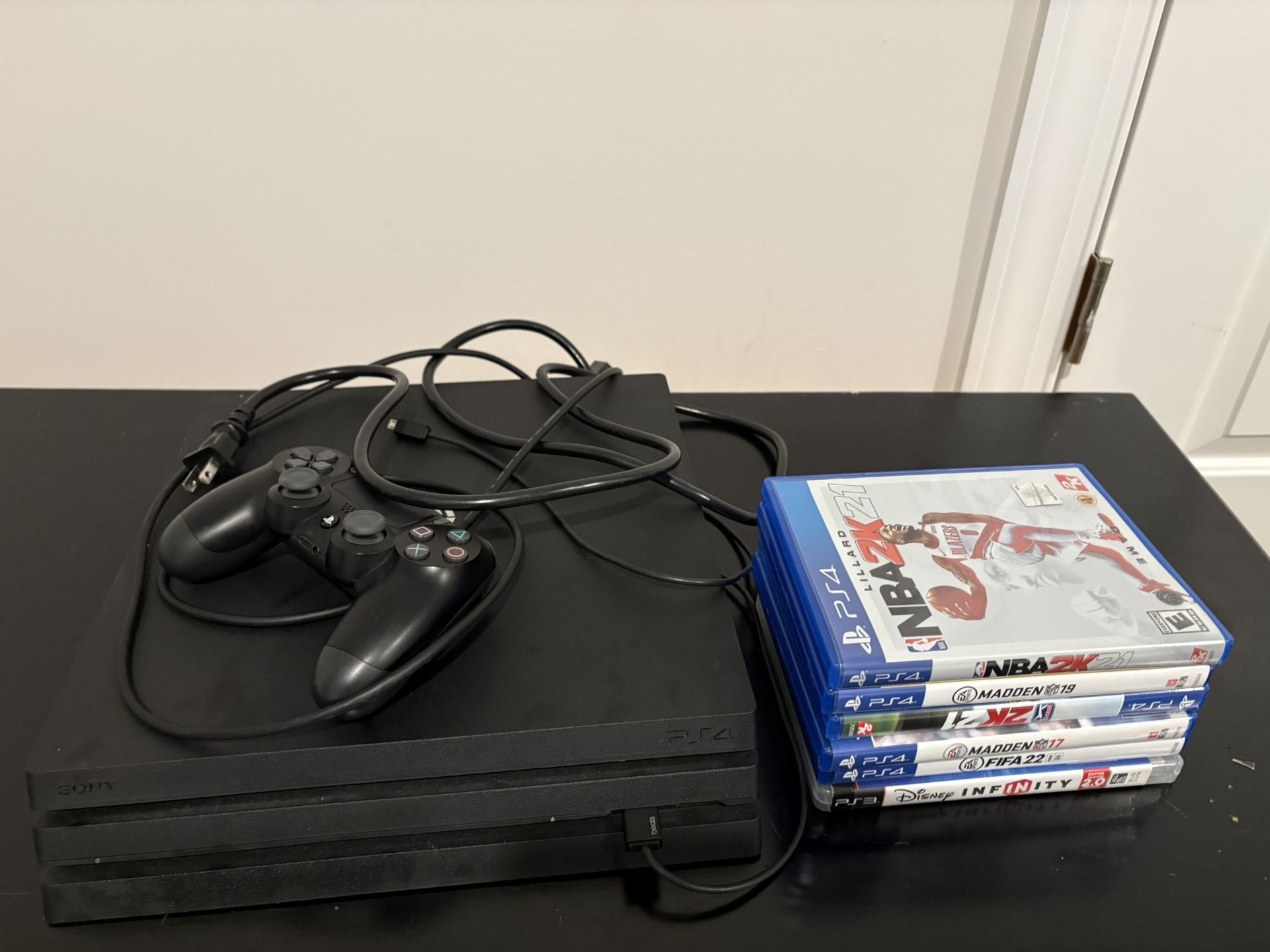 PS4, Games & 1 Controllers
