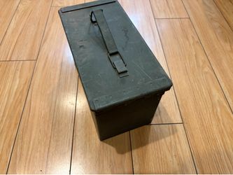 Storage box with free screws