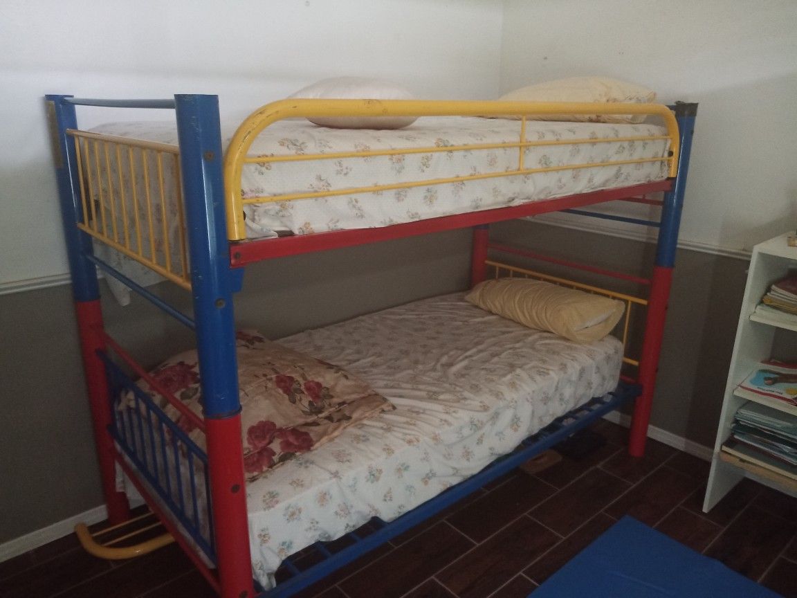 Bunk bed no mattress