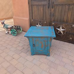 Indoor/outdoor Side Table