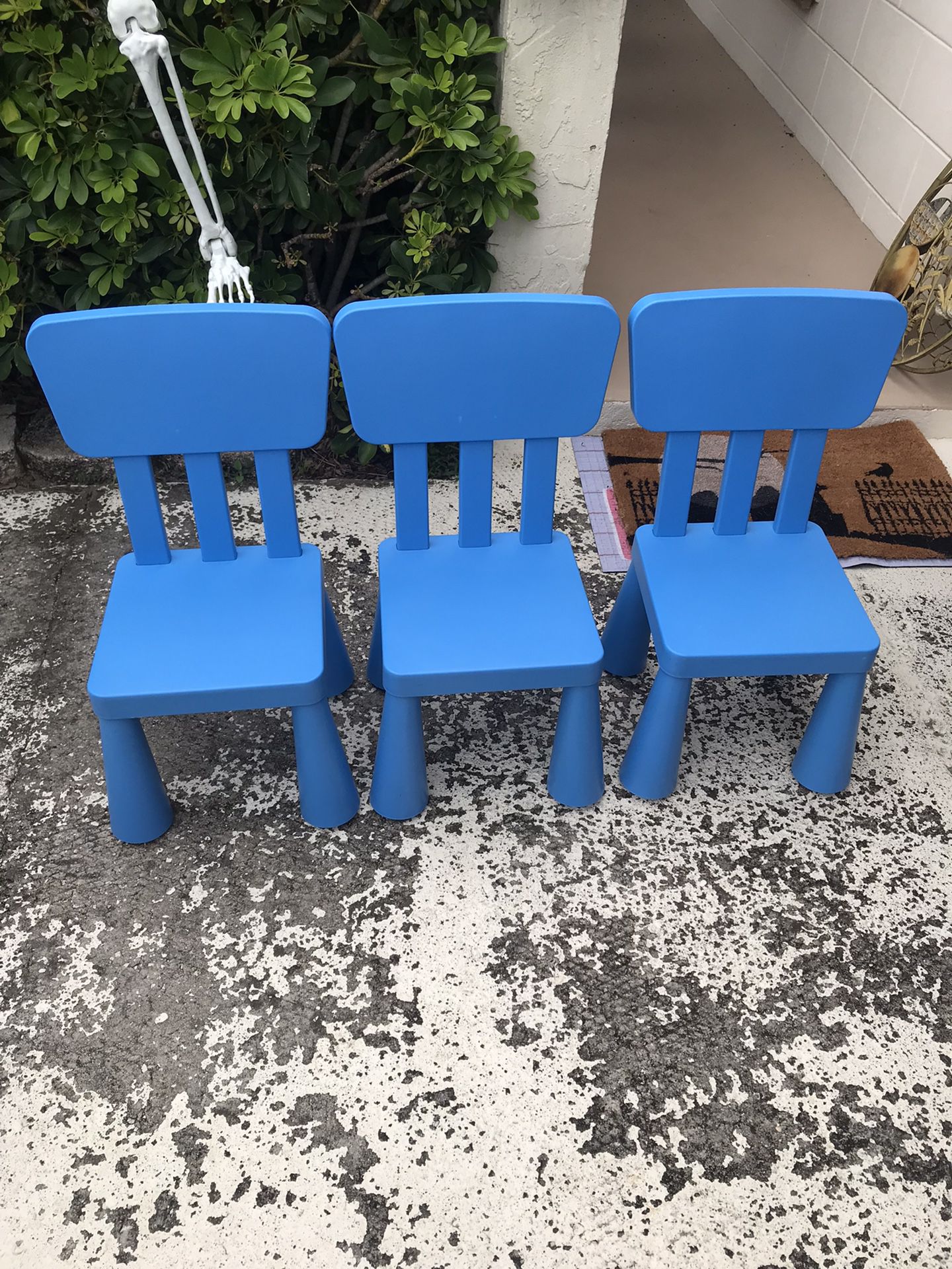 Ikea kids plastic chairs 