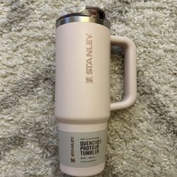 Stanley Quencher ProTour Flip Straw Tumbler 30 OZ In Rose Quartz