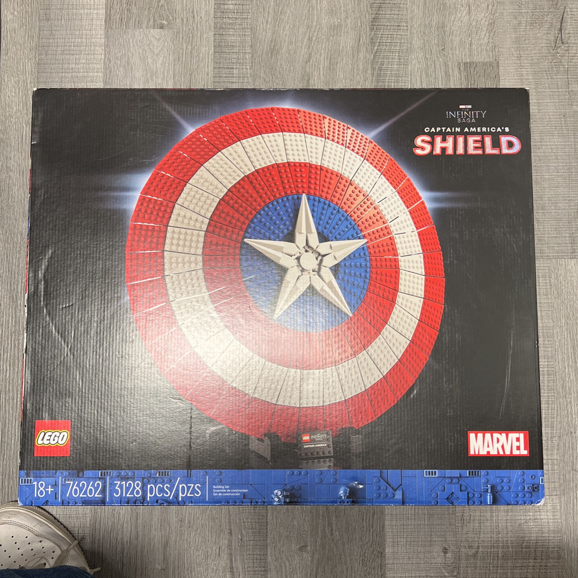 LEGO Marvel Captain America's Shield Buildir Model Kit 76262