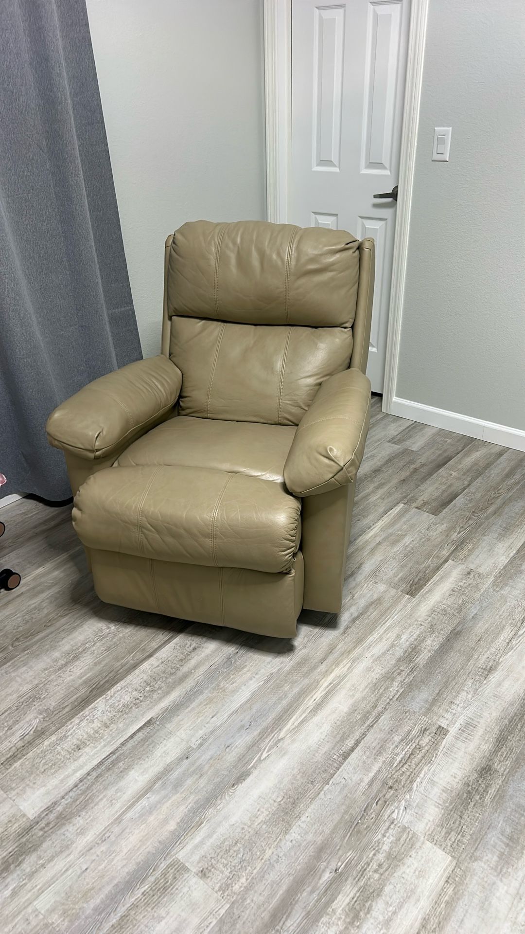 Leather Recliner - Moving Must Go By 12/9/2025