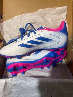 Women’s soccer cleats