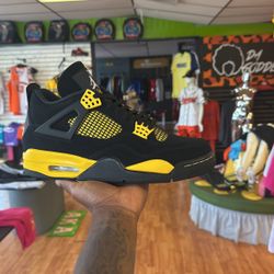 JORDAN 4 RETRO $200 NEW 