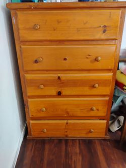 Dresser of 5