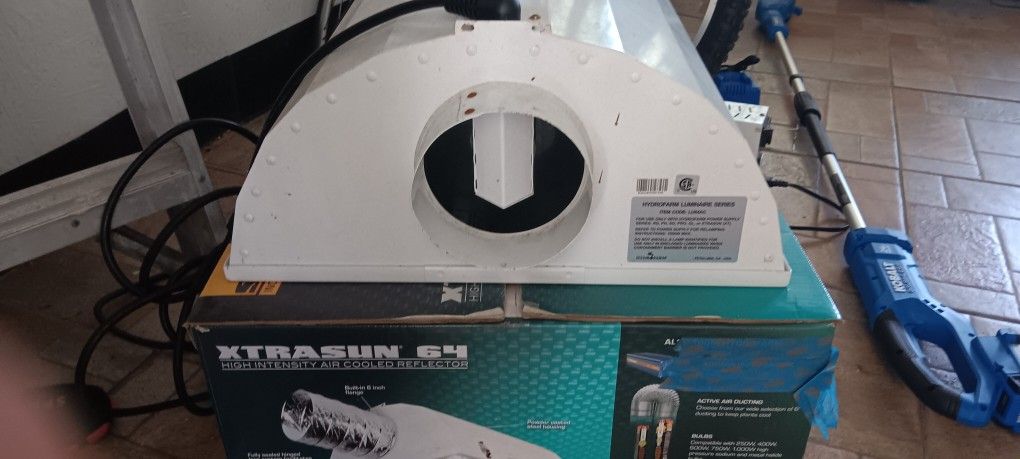 2 Hydrofarm Lights With Transformer Box.
