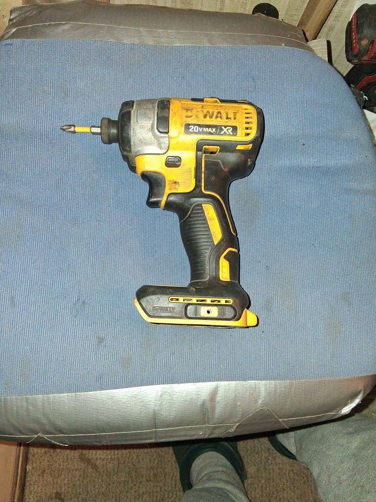 DEWALT Drill 20v Max & 20v Cordless Oscillating With Charger 1 Battery