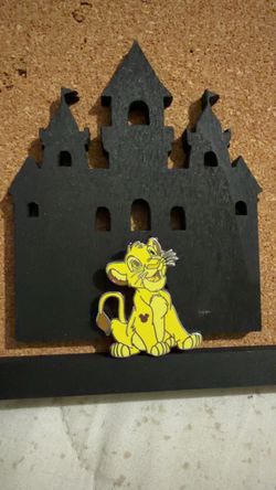 Simba Chaser Pin