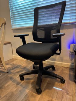 Ergonomic Office Chair – Mesh Back, Adjustable (Excellent Condition)