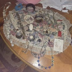 Mix Of Diffrent Costume Fashion Jewlery 