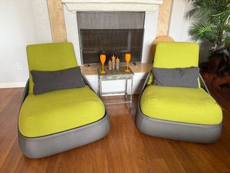 Pair of High-end Modern Fun Lounge Chairs
