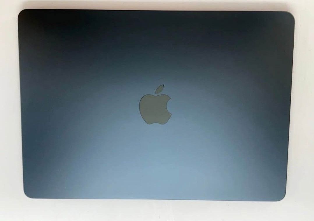 ICloud locked. Apple MacBook Air M2 13.6" 8-CoreCPU 8-CoreGPU 2022 256GB SSD 8GB RAM - Open Box