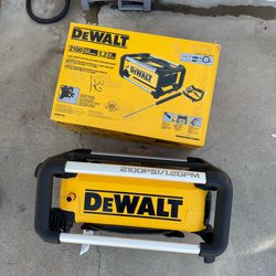 DEWALT 2100 PSI 1.2 GPM 13 Amp Cold Water Electric Pressure Washer with Internal Equipment Storage (Machine Only)