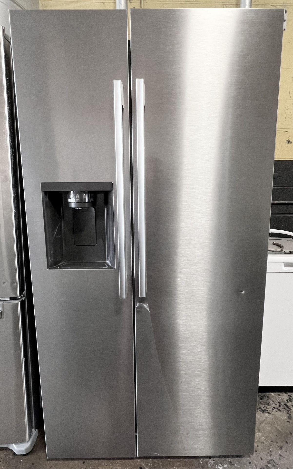 NEW LG Smart Refrigerator w/WATER+ICE 27cu.ft.