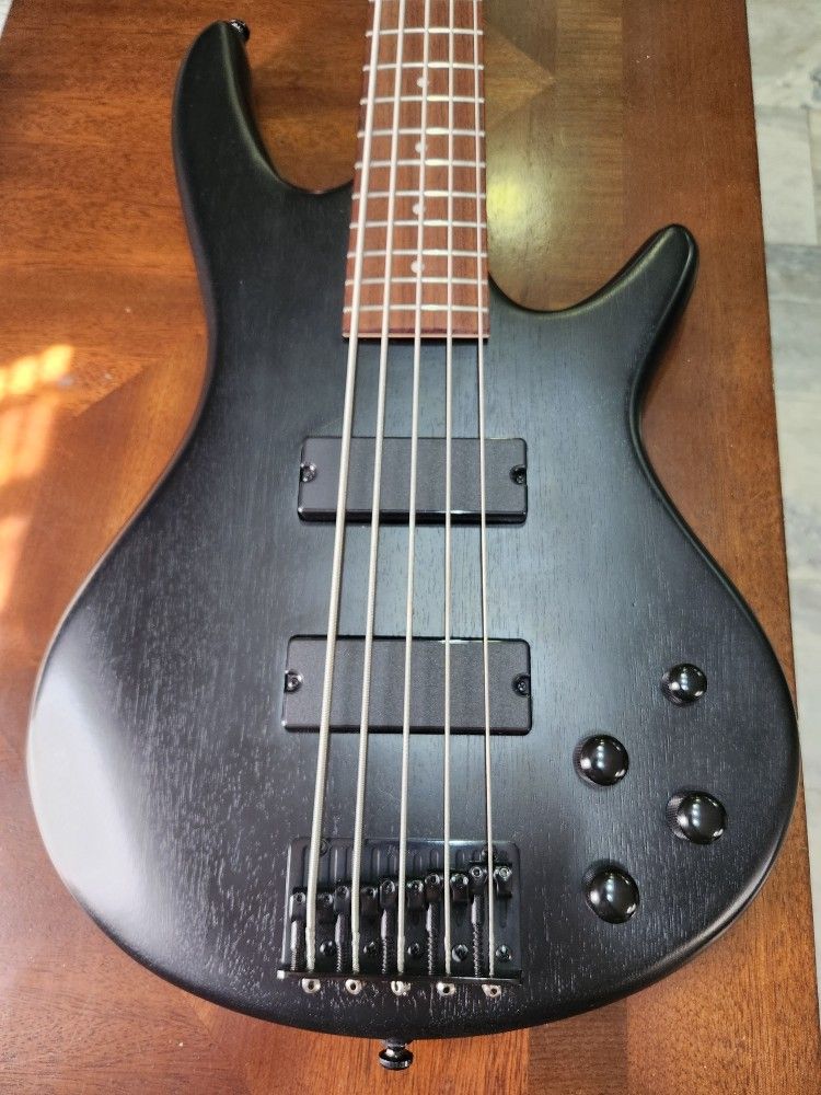 Electric Base Ibanez .