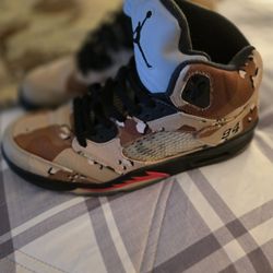 Supreme  Jordan Retro 5's Size 9 And XL Camo Supreme Sweater Combo