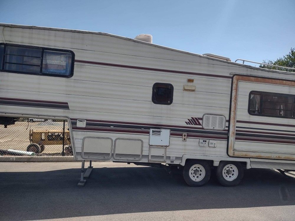 1990 Coachman Forest River 295 Slide Out Classic for Sale in Everett ...