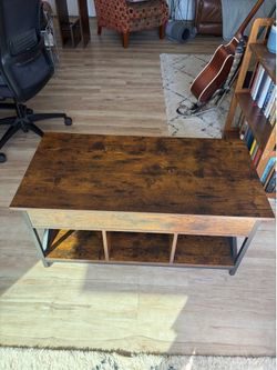 Like-New Lift-Top Coffee Table – Modern Industrial Style